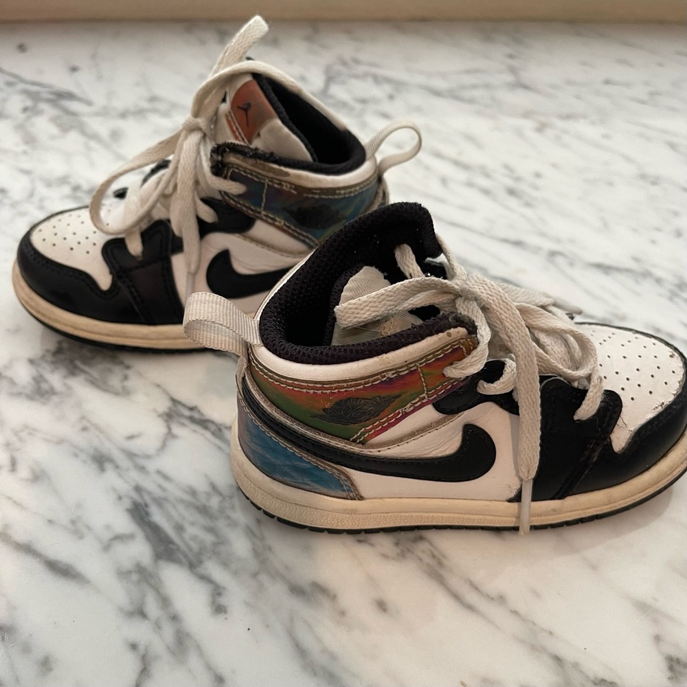 Nike Air Jordan Mid 1 Heat Reactive